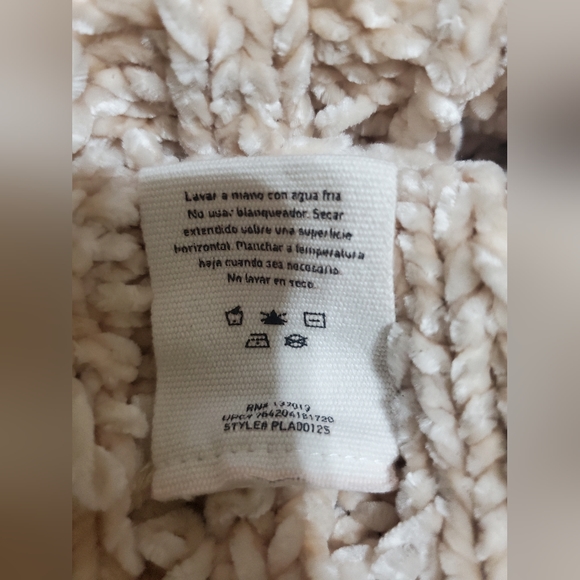 Peace & Pearls infinity scarf - Picture 4 of 4